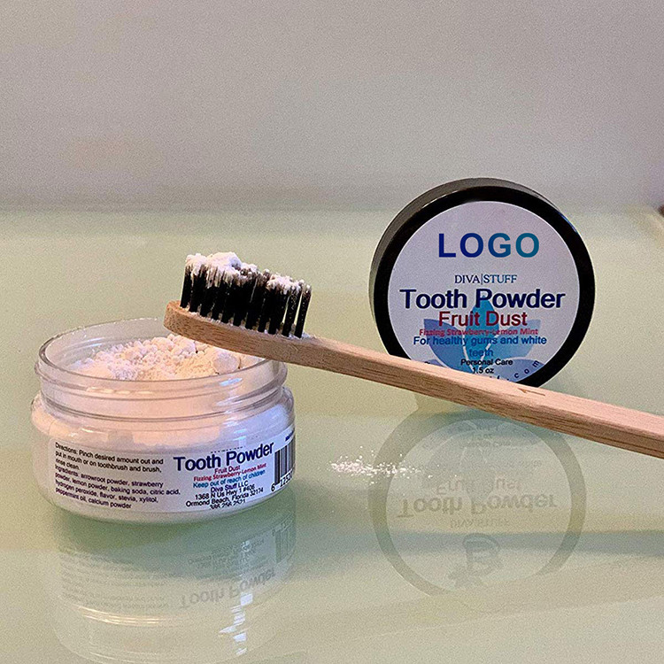 Polvere per denti fatta con ingredienti naturali per un sorriso bello e luminoso