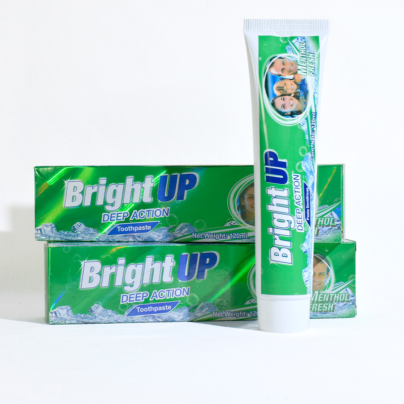Luminare con Deep Action Menthol Fresh Toothpaste 120ml - Provate una sensazione di raffreddamento istantaneo