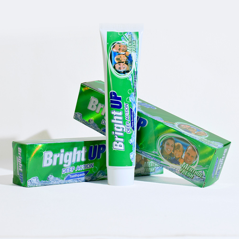 Luminare con Deep Action Menthol Fresh Toothpaste 120ml - Provate una sensazione di raffreddamento istantaneo