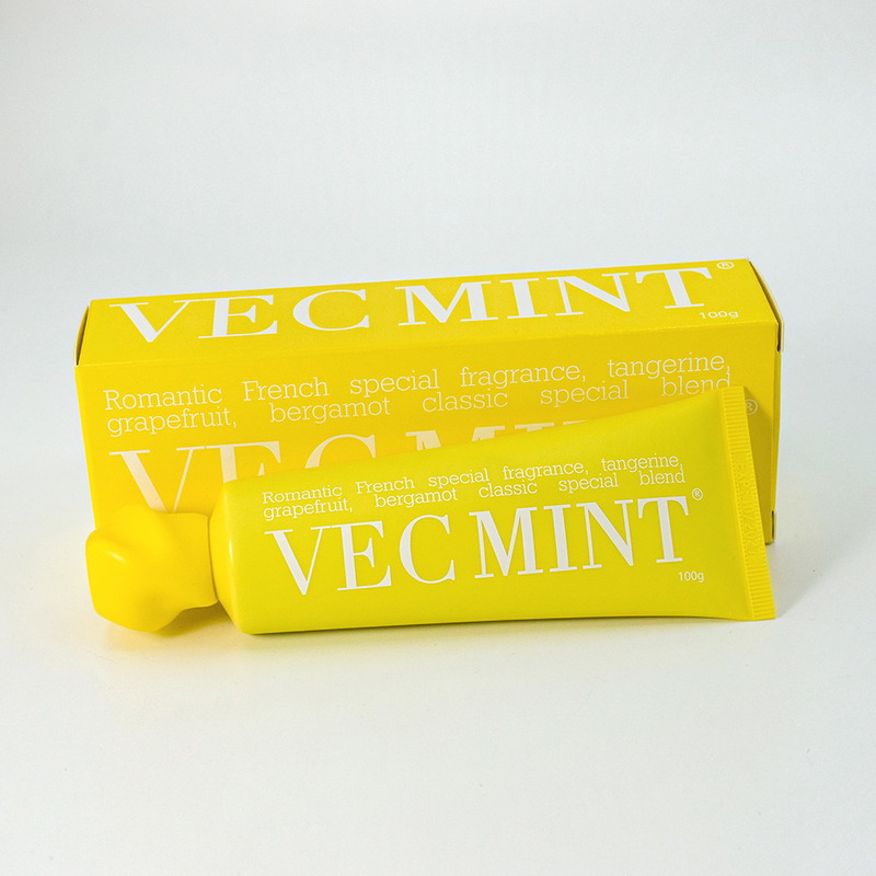 100 g di dentifricio VECMINT: profumo di pompelmo, bergamota e mandarino.