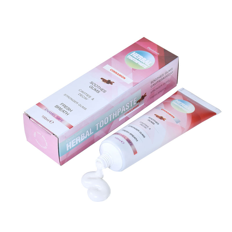 Sperimenta i benefici di lavare i denti due volte al giorno con prodotti per l'igiene orale contenenti ingredienti Aqua