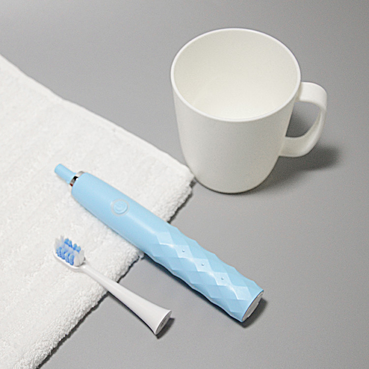 Spazzolino da denti elettrico IPX7 dello spazzolino da denti 6 di viaggio di modo di cura senza cordone ricaricabile della gomma